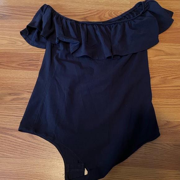 J Crew ruffled off the shoulder bodysuit - Picture 2 of 4
